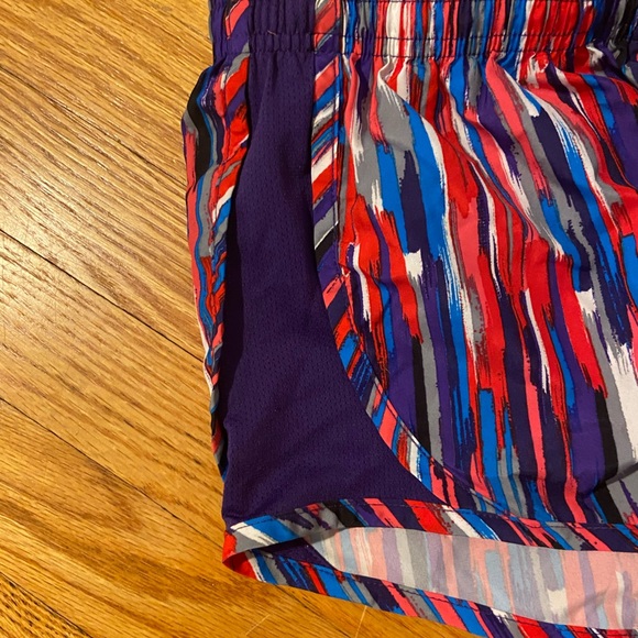 Girls Nike running shorts - Picture 2 of 5